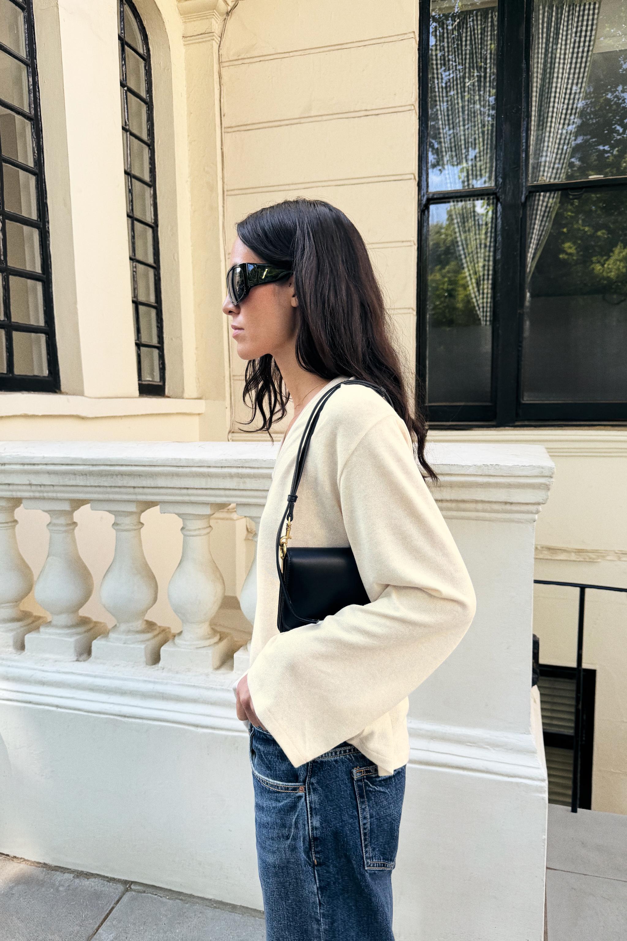 TEXTURED V-NECK T-SHIRT